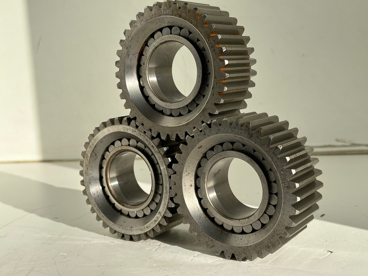 Liebherr Planetenrad ID-Nr.9443074 - ID-Nr.944307403 - ID-Nr.90208594 mit Zylinderrollenlager ID-Nr.7610032 - ID-Nr.761003203. #944307503.18.12# - Motor rrotullues për Makineri ndërtimi: foto 1 Liebherr Planetenrad ID-Nr.9443074 - ID-Nr.944307403 - ID-Nr.90208594 mit Zylinderrollenlager ID-Nr.7610032 - ID-Nr.761003203. #944307503.18.12# - Motor rrotullues për Makineri ndërtimi: foto 1