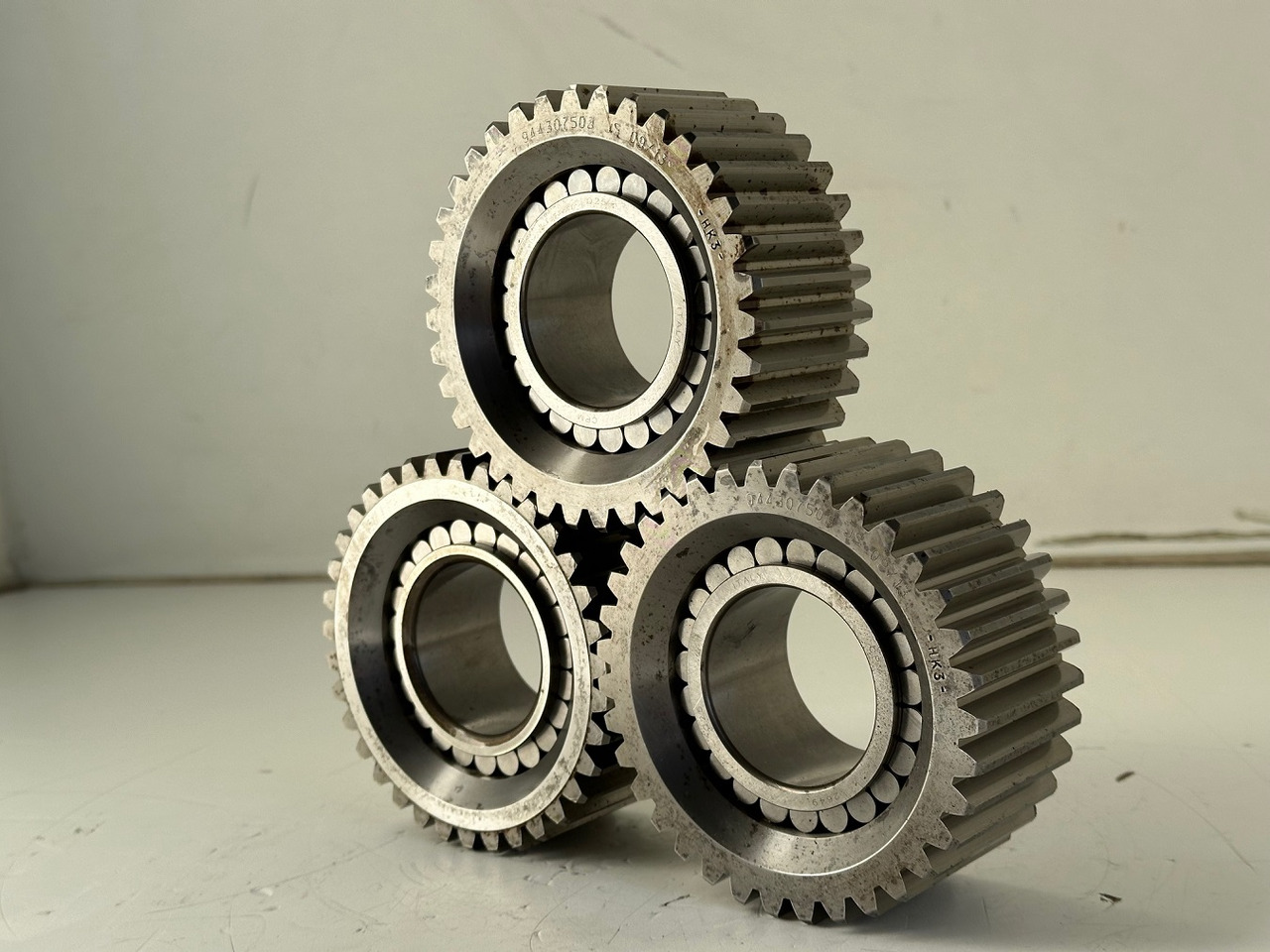 Liebherr Planetenrad ID-Nr.9443074 - ID-Nr.944307403 - ID-Nr.90208594 mit Zylinderrollenlager ID-Nr.7610032 - ID-Nr.761003203. #944307503.18.12# - Motor rrotullues për Makineri ndërtimi: foto 2 Liebherr Planetenrad ID-Nr.9443074 - ID-Nr.944307403 - ID-Nr.90208594 mit Zylinderrollenlager ID-Nr.7610032 - ID-Nr.761003203. #944307503.18.12# - Motor rrotullues për Makineri ndërtimi: foto 2