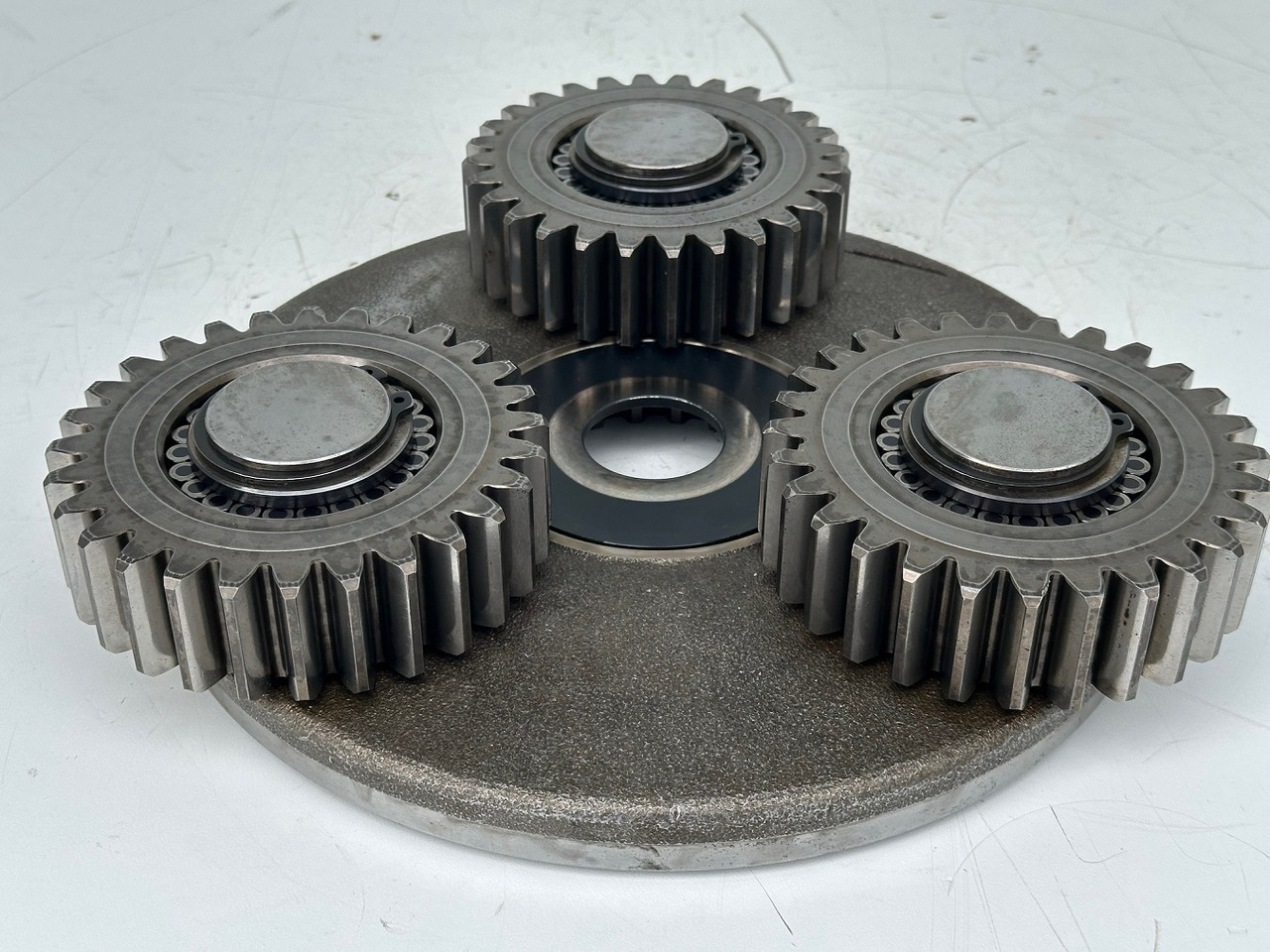 Liebherr Planetenträger ID-Nr.90024938 mit Planetenräder ID-Nr.90024939. FAT400P112 -FAT400P130 - FAT400P139. LO1936,LOS926,R926,R928,R930,R934,R936,R940,R944,R946,R950 T. #H1.6569.90024939# - Transmisioni përfundimtar për Ekskavator me zinxhirë: foto 2 Liebherr Planetenträger ID-Nr.90024938 mit Planetenräder ID-Nr.90024939. FAT400P112 -FAT400P130 - FAT400P139. LO1936,LOS926,R926,R928,R930,R934,R936,R940,R944,R946,R950 T. #H1.6569.90024939# - Transmisioni përfundimtar për Ekskavator me zinxhirë: foto 2