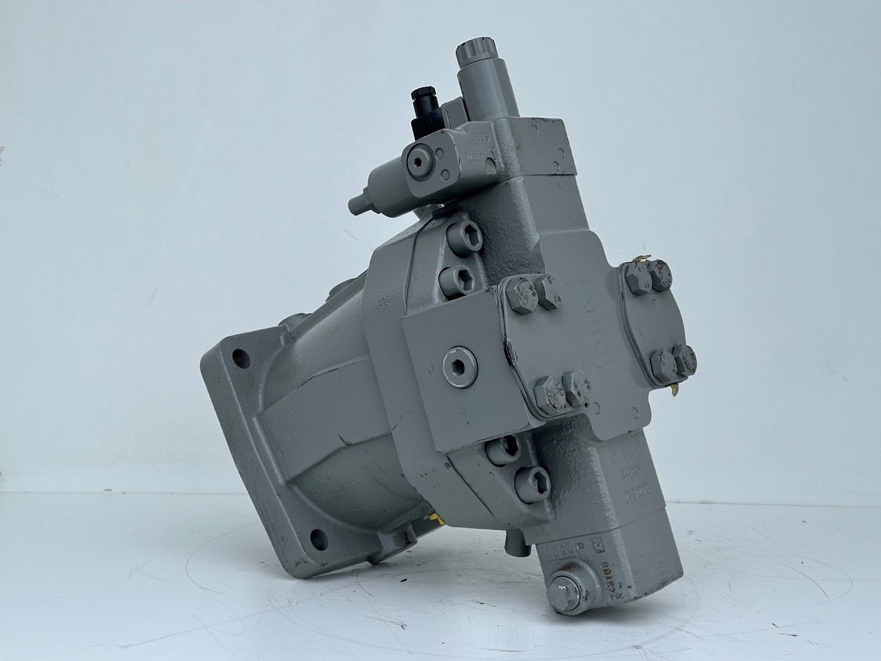 Liebherr Verstellmotor ID-Nr.510240108 - Hydromatik Rexroth Axialkolben-Verstellmotor Typ:A6VM140EP2D/63W-VZB017HB. #24338069# - Motori hidraulik për Vinç me zinxhir: foto 4 Liebherr Verstellmotor ID-Nr.510240108 - Hydromatik Rexroth Axialkolben-Verstellmotor Typ:A6VM140EP2D/63W-VZB017HB. #24338069# - Motori hidraulik për Vinç me zinxhir: foto 4