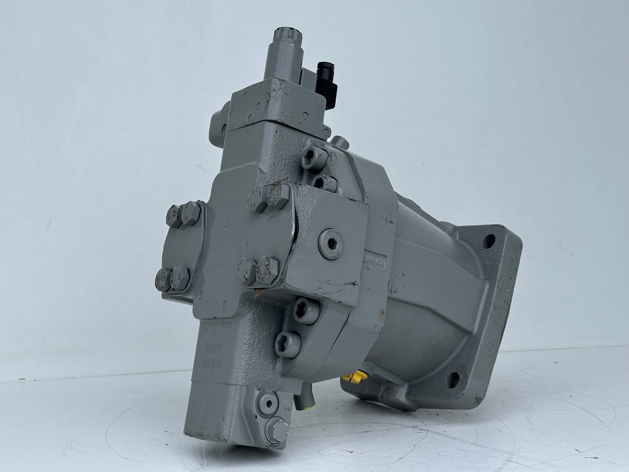 Liebherr Verstellmotor ID-Nr.510240108 - Hydromatik Rexroth Axialkolben-Verstellmotor Typ:A6VM140EP2D/63W-VZB017HB. #24338069# - Motori hidraulik për Vinç me zinxhir: foto 5 Liebherr Verstellmotor ID-Nr.510240108 - Hydromatik Rexroth Axialkolben-Verstellmotor Typ:A6VM140EP2D/63W-VZB017HB. #24338069# - Motori hidraulik për Vinç me zinxhir: foto 5