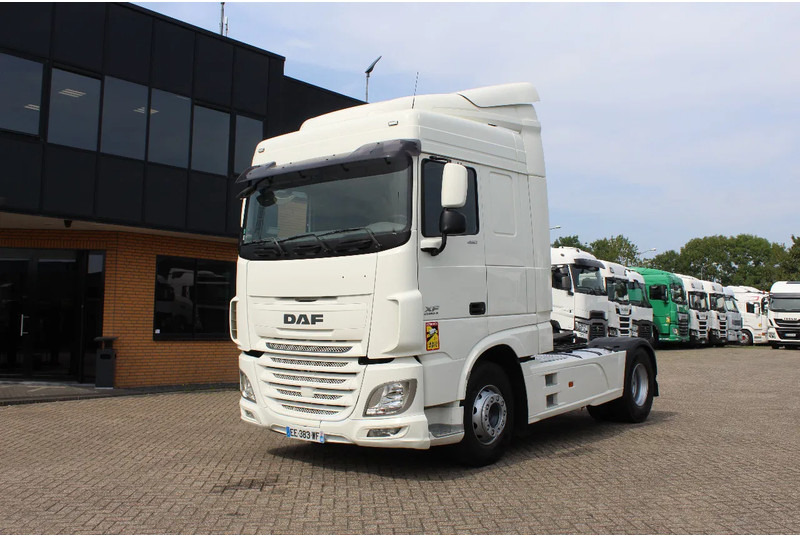 DAF XF 106.460 * RETARDER * EURO6 * 4X2 * - Gjysmë-kamion: foto 1 DAF XF 106.460 * RETARDER * EURO6 * 4X2 * - Gjysmë-kamion: foto 1