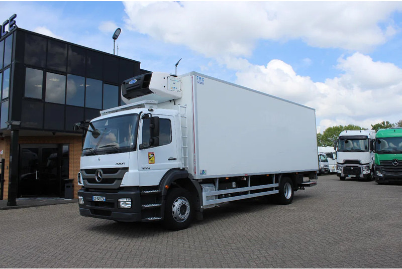 Mercedes-Benz Axor 1824 * EURO5 * 4X2 * CARRIER SUPRA 850 * MANUAL * only 100tkm!!! * - Kamion frigorifer: foto 1 Mercedes-Benz Axor 1824 * EURO5 * 4X2 * CARRIER SUPRA 850 * MANUAL * only 100tkm!!! * - Kamion frigorifer: foto 1