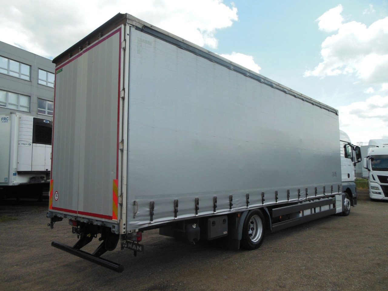 MAN TGX 18.460, XLX, VOLL LUFT, PRITSCHE 9,2M, TOP!! - Kamion me tendë: foto 3 MAN TGX 18.460, XLX, VOLL LUFT, PRITSCHE 9,2M, TOP!! - Kamion me tendë: foto 3