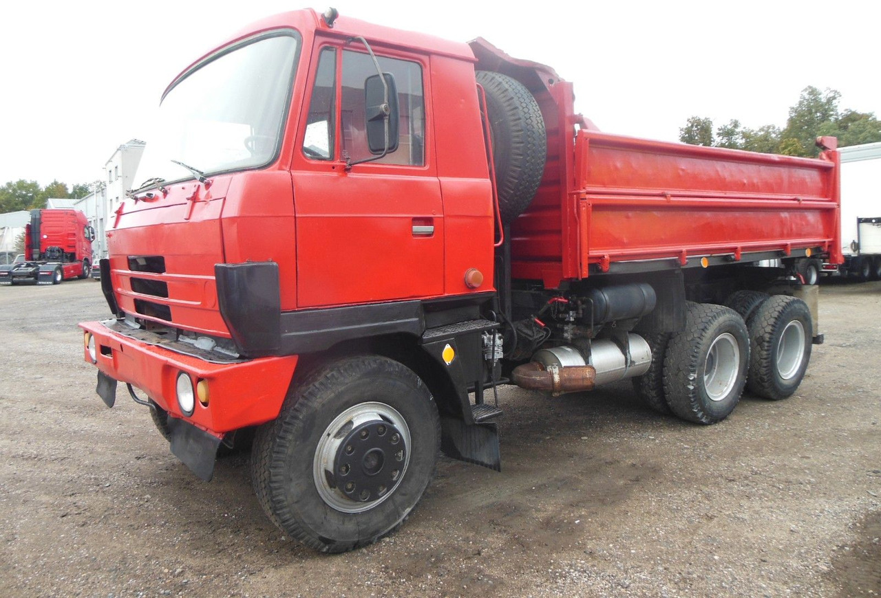 Tatra T 815, 6x6 - Kamion vetëshkarkues: foto 1 Tatra T 815, 6x6 - Kamion vetëshkarkues: foto 1