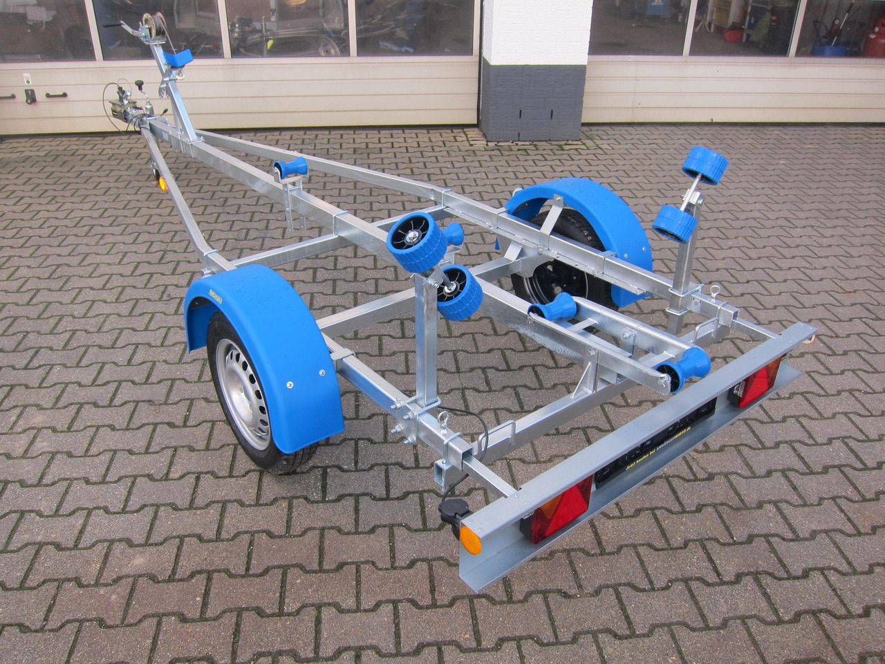 Bootsanhänger Boattrailer Neptun NAVY N7-17 Trailer 750kg mit Winde Winter Online Aktion - Rimorkio varkash: foto 1 Bootsanhänger Boattrailer Neptun NAVY N7-17 Trailer 750kg mit Winde Winter Online Aktion - Rimorkio varkash: foto 1
