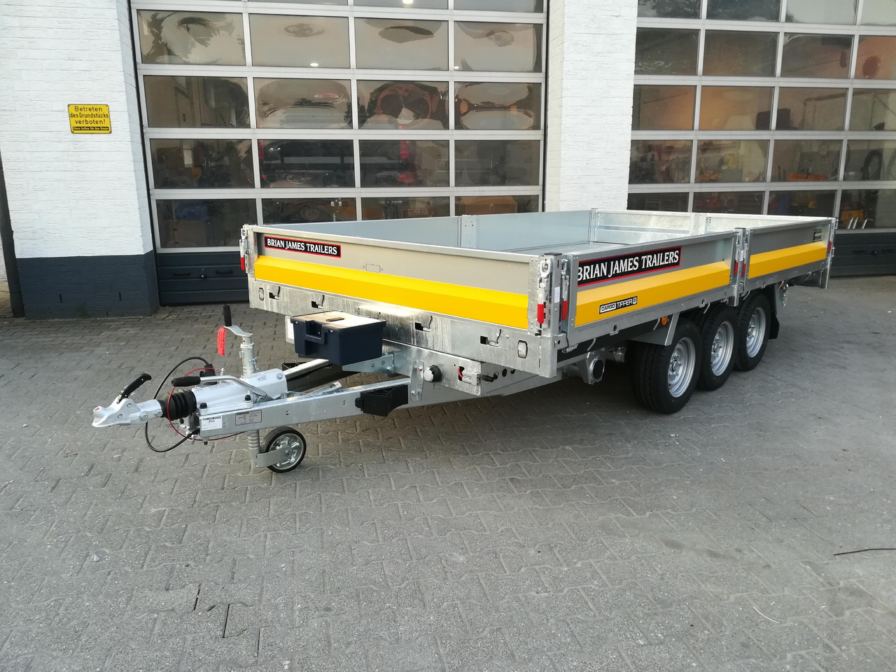 Brian James Trailer CarGO Tipper 2 elektrisch 360x195x30cm Stahlbordwände Pendel 12" Tridem 3,5t on - Rimorkio vetëshkarkuese: foto 4 Brian James Trailer CarGO Tipper 2 elektrisch 360x195x30cm Stahlbordwände Pendel 12" Tridem 3,5t on - Rimorkio vetëshkarkuese: foto 4