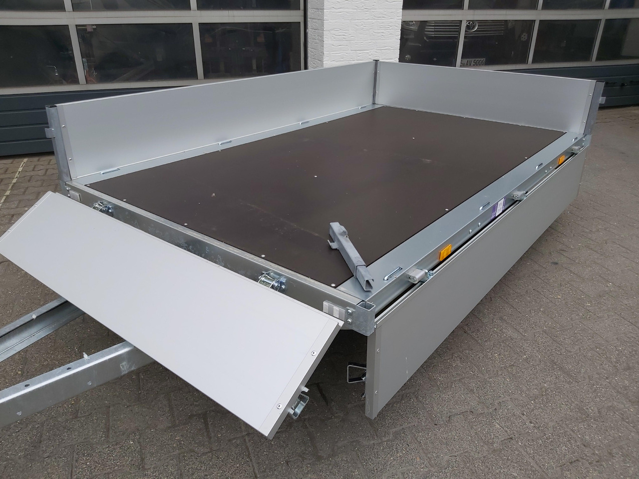 Hochlader light 2314 230x145x30cm Lfh: 56cm 10" (XS) 750kg ungebremst AKTION online - Rimorkio makine: foto 5 Hochlader light 2314 230x145x30cm Lfh: 56cm 10" (XS) 750kg ungebremst AKTION online - Rimorkio makine: foto 5