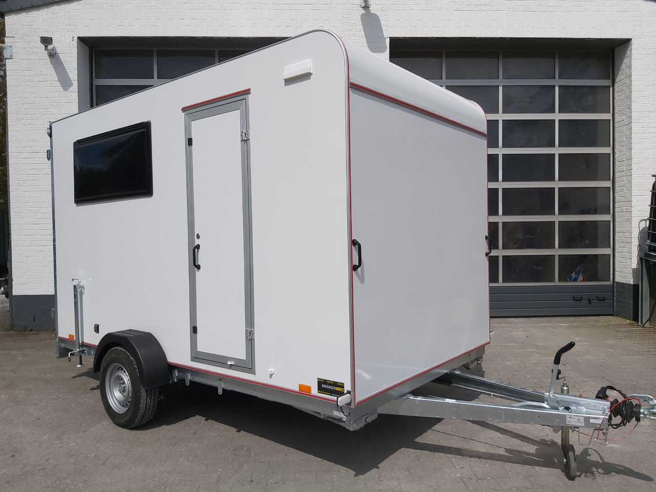 Koffer Sport Camp TFS 360.00 360x200x210cm aero Seitentür Fenster Bett (L) 1300kg 100km/H - Rulot: foto 1 Koffer Sport Camp TFS 360.00 360x200x210cm aero Seitentür Fenster Bett (L) 1300kg 100km/H - Rulot: foto 1