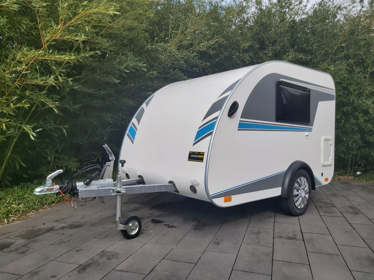 Mini Camper Mini Tommy TMC25 252x140x121cm aero V1 Küche 12V/230V 100km/H 750kg gebremst Modell 24 - Rulot: foto 1 Mini Camper Mini Tommy TMC25 252x140x121cm aero V1 Küche 12V/230V 100km/H 750kg gebremst Modell 24 - Rulot: foto 1