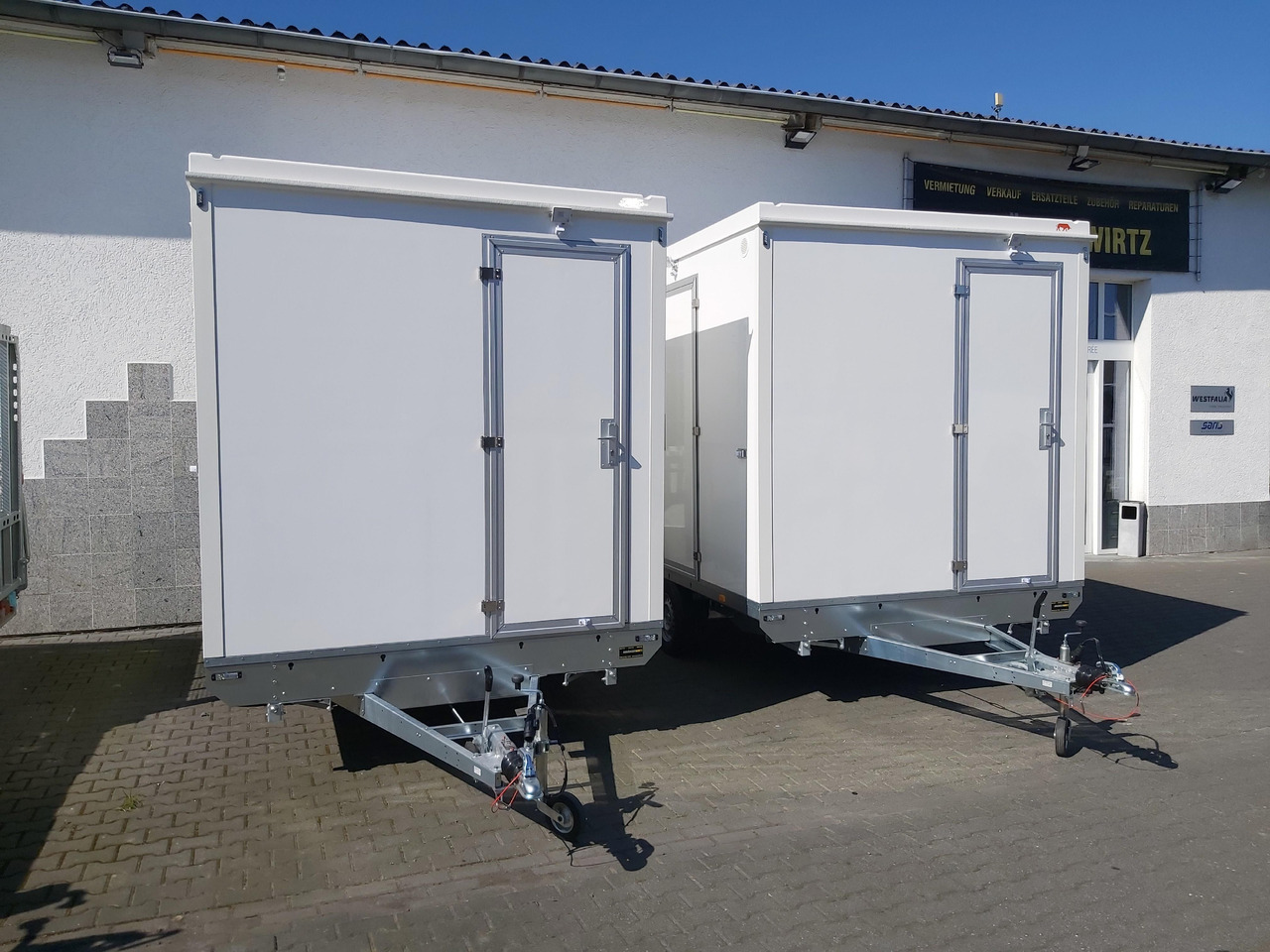 Rimorkio shpërndarëse Mobiles Büro 310x220x220cm Tür + 3 Fenster + WC Raum (M) 1200kg: foto 11