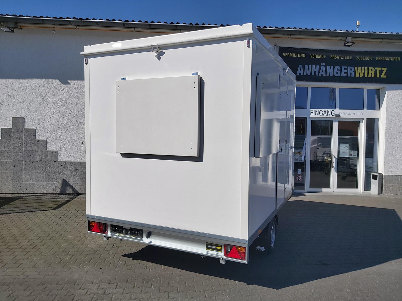 Rimorkio shpërndarëse Mobiles Büro 310x220x220cm Tür + 3 Fenster + WC Raum (M) 1200kg: foto 10