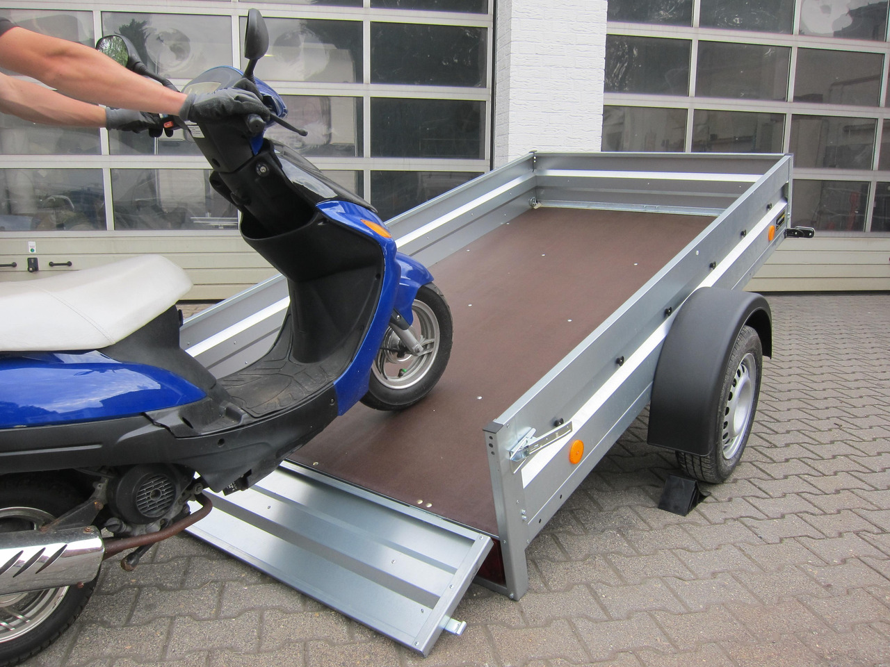 PKW Anhänger Trailstar Pratik 236 236x129x30cm ankippbar (XS) 750kg Mai Aktion - Rimorkio për motoçikleta: foto 1 PKW Anhänger Trailstar Pratik 236 236x129x30cm ankippbar (XS) 750kg Mai Aktion - Rimorkio për motoçikleta: foto 1