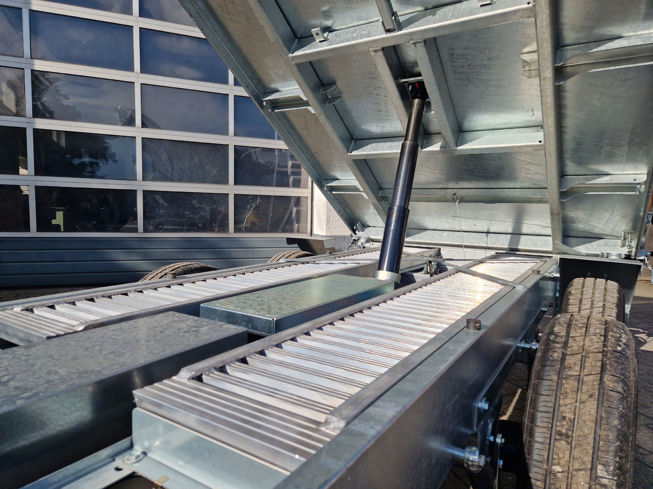 Rimorkio vetëshkarkuese Saris Kipper 3 SKS 310 176 40cm Stahlwände HD elektro Notpumpe Alurampen Stützen 3000kg 100km/H: foto 6 Rimorkio vetëshkarkuese Saris Kipper 3 SKS 310 176 40cm Stahlwände HD elektro Notpumpe Alurampen Stützen 3000kg 100km/H: foto 6