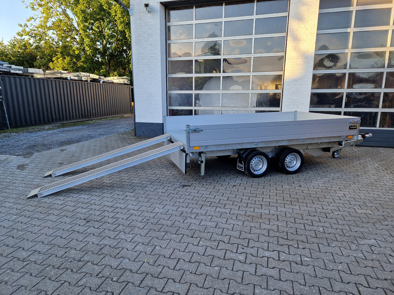 Saris Kipper K3 356 184 3500 2 E 356x184x35cm Elektro Auffahrrampen Stützen 13" (L) 3500kg - Rimorkio vetëshkarkuese: foto 2 Saris Kipper K3 356 184 3500 2 E 356x184x35cm Elektro Auffahrrampen Stützen 13" (L) 3500kg - Rimorkio vetëshkarkuese: foto 2