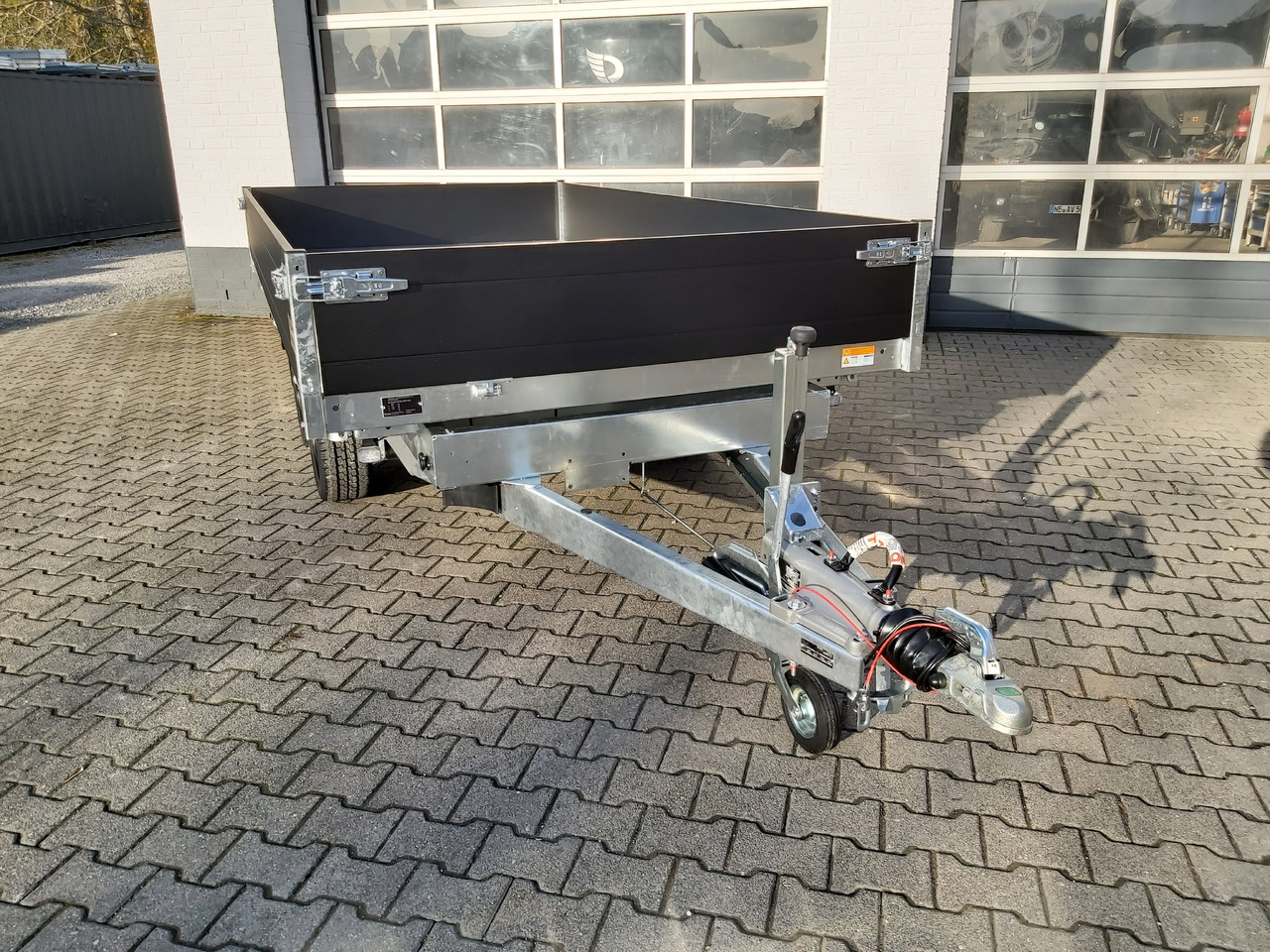 Saris Kipper K3 356 184 3500 2 E 356x184x35cm black edition Elektro Rampen Stützen (L) 3500kg - Rimorkio vetëshkarkuese: foto 3 Saris Kipper K3 356 184 3500 2 E 356x184x35cm black edition Elektro Rampen Stützen (L) 3500kg - Rimorkio vetëshkarkuese: foto 3