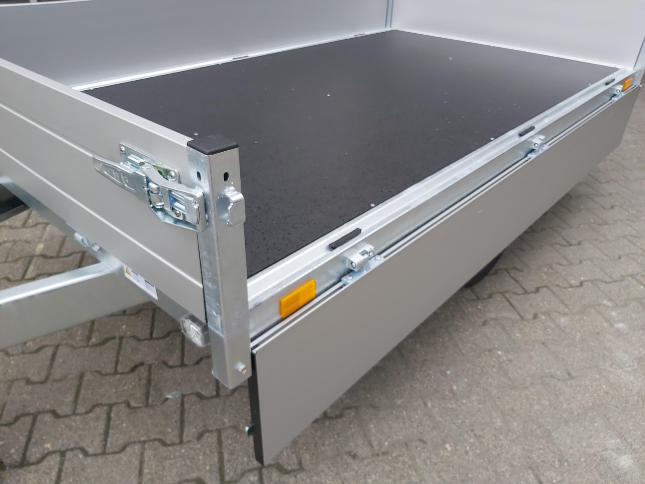 Saris PL 256 150 1500 1 256x150x30cm 13" 1500kg Modell 2024 - Rimorkio makine: foto 4 Saris PL 256 150 1500 1 256x150x30cm 13" 1500kg Modell 2024 - Rimorkio makine: foto 4