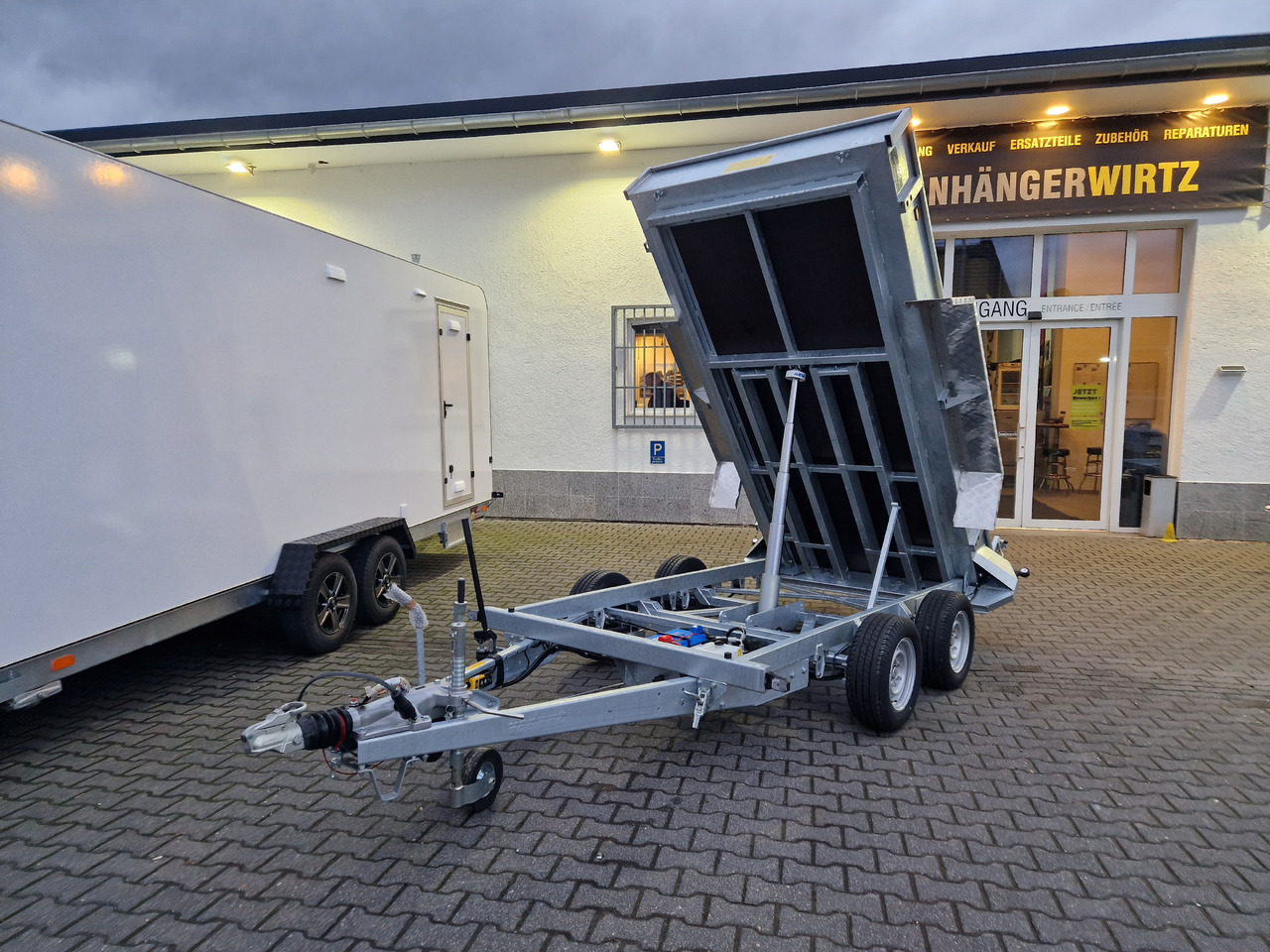 Variant Heckkipper Tieflader 3515 MT20 300x150x30cm Auffahrrampen Stützen Parabelfeder 3500kg 100km - Rimorkio vetëshkarkuese: foto 4 Variant Heckkipper Tieflader 3515 MT20 300x150x30cm Auffahrrampen Stützen Parabelfeder 3500kg 100km - Rimorkio vetëshkarkuese: foto 4