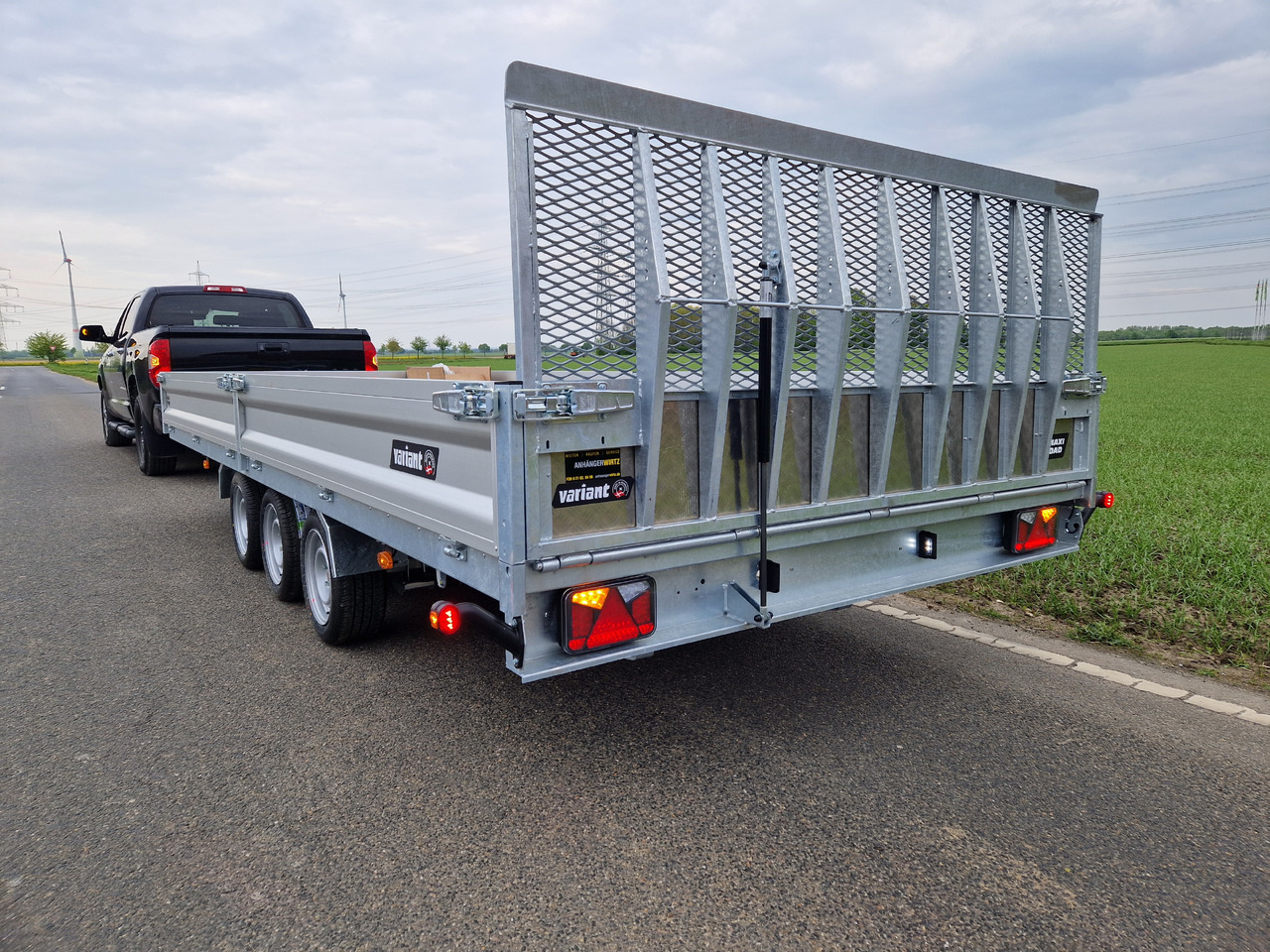 Variant Maschinentransporter 3553 UX Maxi Load LED Tridem Parabelfeder 3500kg Modell 2024 - Rimorkio vetëshkarkuese: foto 3 Variant Maschinentransporter 3553 UX Maxi Load LED Tridem Parabelfeder 3500kg Modell 2024 - Rimorkio vetëshkarkuese: foto 3