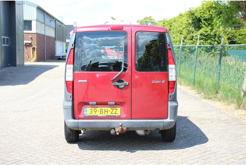 Fiat Doblò Cargo 1.9 JTD SCHUIFDEUR - Furgon: foto 4 Fiat Doblò Cargo 1.9 JTD SCHUIFDEUR - Furgon: foto 4