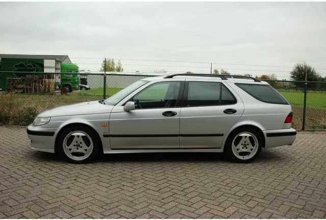 Saab 9-5 Estate 2.3 TURBO S Aero - Veturë: foto 2 Saab 9-5 Estate 2.3 TURBO S Aero - Veturë: foto 2