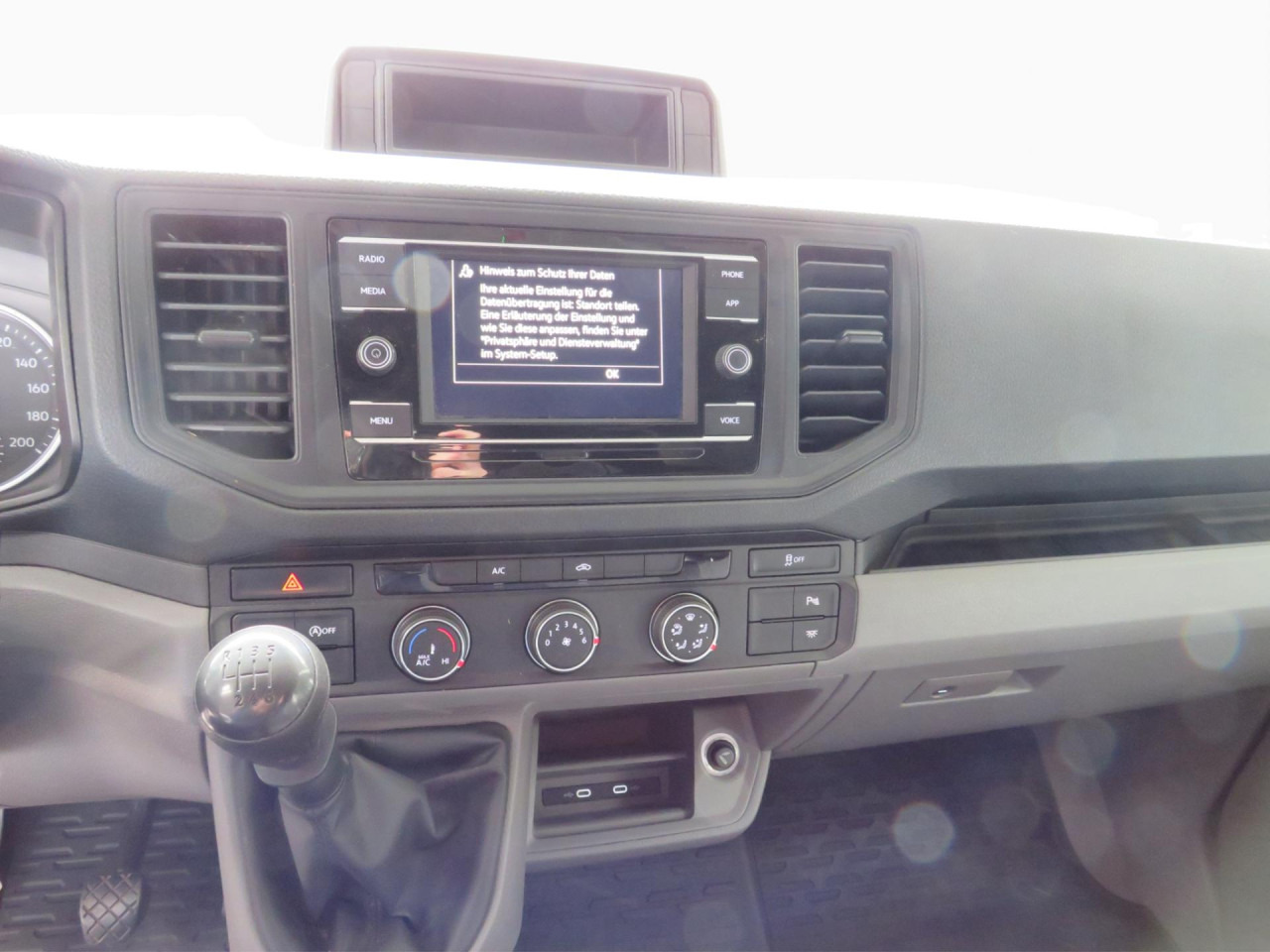 VOLKSWAGEN Crafter 35 L3H3 Kasten Euro6 Klima ZV - Furgon: foto 3 VOLKSWAGEN Crafter 35 L3H3 Kasten Euro6 Klima ZV - Furgon: foto 3