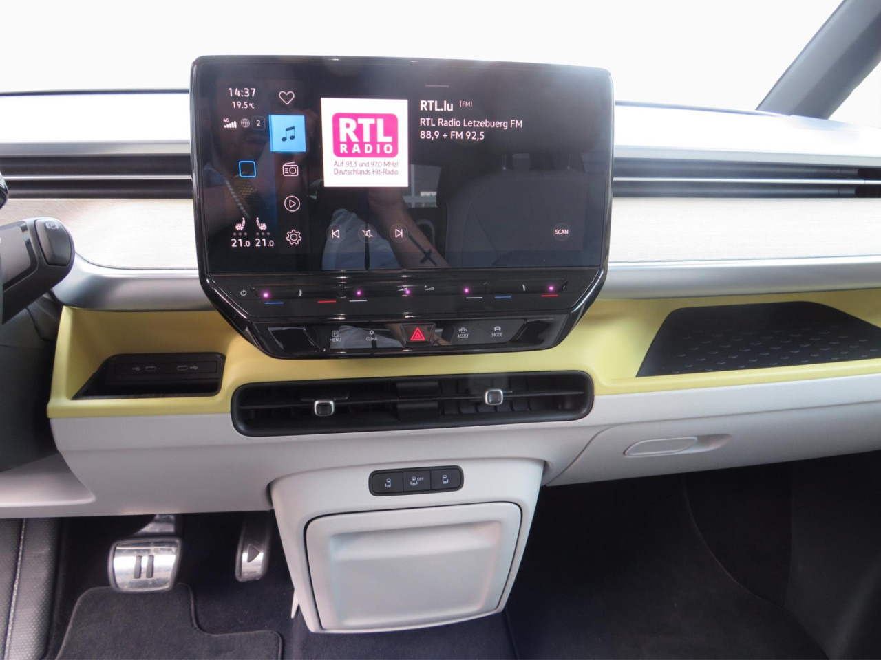 VOLKSWAGEN ID.Buzz Pro Design 150 kW Klima AHK Navi ZV - Veturë: foto 3 VOLKSWAGEN ID.Buzz Pro Design 150 kW Klima AHK Navi ZV - Veturë: foto 3
