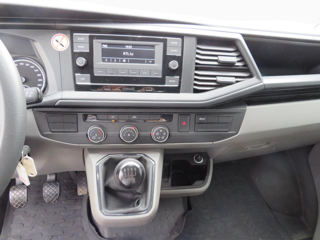 VOLKSWAGEN T6.1 Transporter 2.0 TDI Kasten Klima ZV - Furgon i vogël: foto 3 VOLKSWAGEN T6.1 Transporter 2.0 TDI Kasten Klima ZV - Furgon i vogël: foto 3