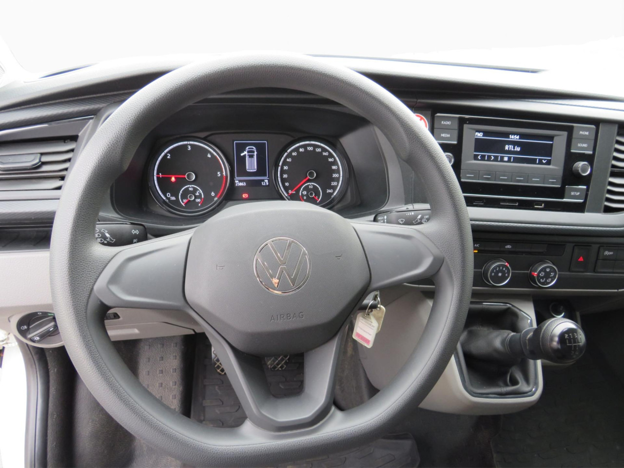 VOLKSWAGEN T6.1 Transporter 2.0 TDI Kasten Klima ZV - Furgon i vogël: foto 2 VOLKSWAGEN T6.1 Transporter 2.0 TDI Kasten Klima ZV - Furgon i vogël: foto 2