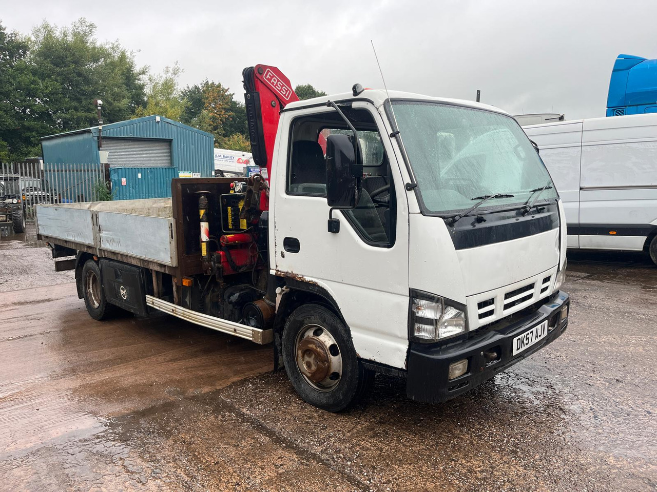 Isuzu NQR 70 - Kamion me karroceri të hapur, Kamion me vinç: foto 2 Isuzu NQR 70 - Kamion me karroceri të hapur, Kamion me vinç: foto 2