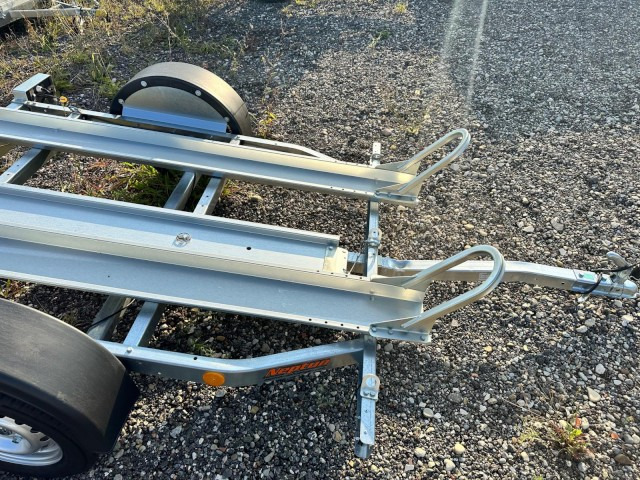 Neptun Motorradanhänger GN064, N6-220 pm2, 100 km/h 0,75 t. 2250 x 1300 x 31 mm - Rimorkio për motoçikleta: foto 2 Neptun Motorradanhänger GN064, N6-220 pm2, 100 km/h 0,75 t. 2250 x 1300 x 31 mm - Rimorkio për motoçikleta: foto 2