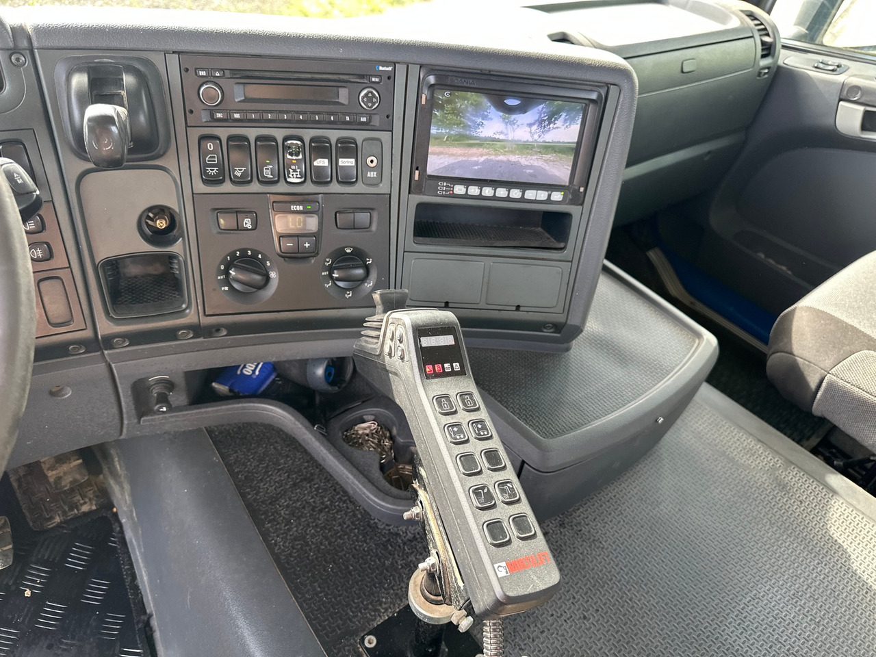 SCANIA G450 8x4 Abrollkipper - Kamion vetëngarkues: foto 4 SCANIA G450 8x4 Abrollkipper - Kamion vetëngarkues: foto 4