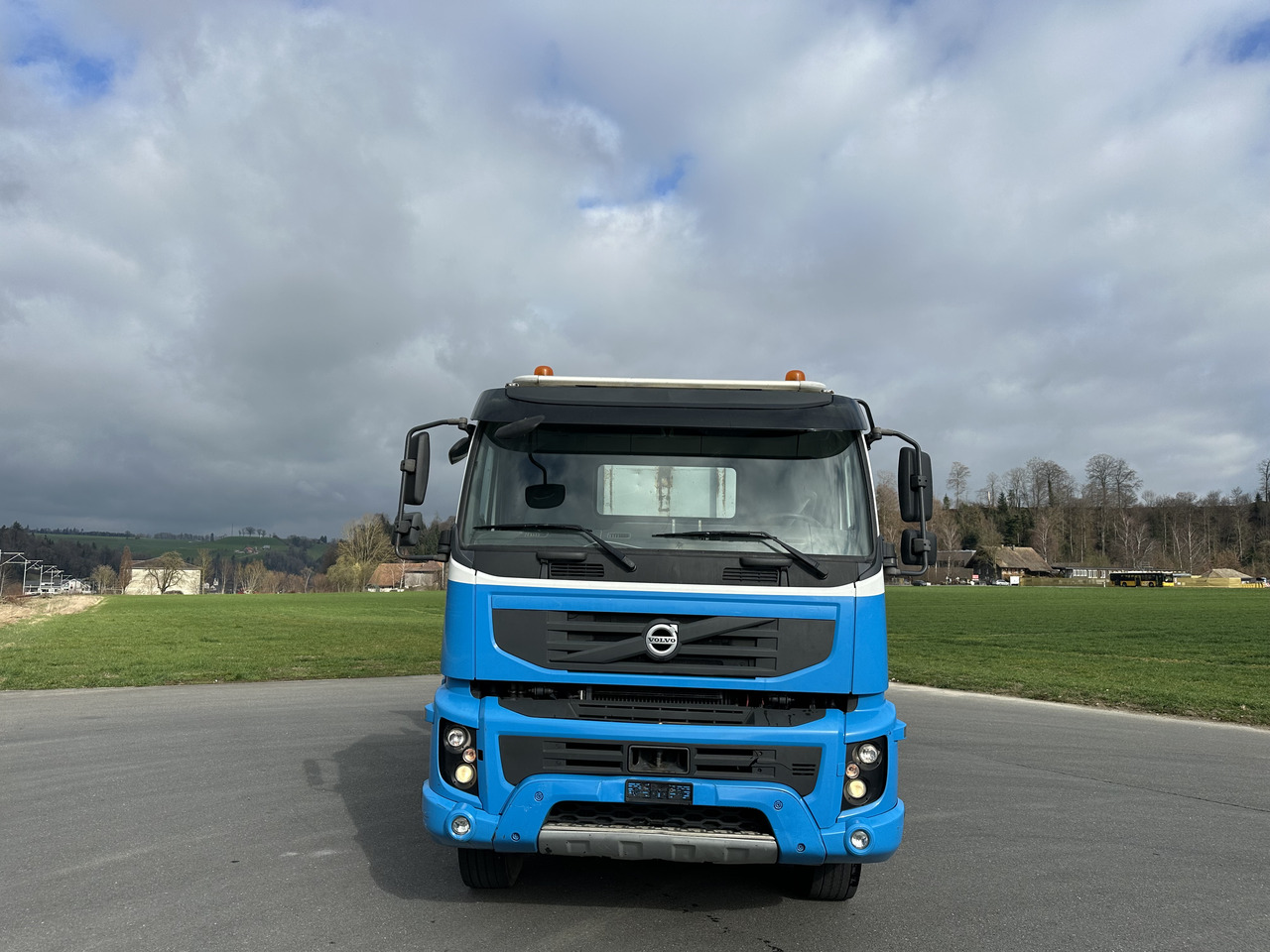 VOLVO FMX 420 440 460 480 8x4 Kettengäret sörling mulde - Kamion vetëngarkues: foto 4 VOLVO FMX 420 440 460 480 8x4 Kettengäret sörling mulde - Kamion vetëngarkues: foto 4