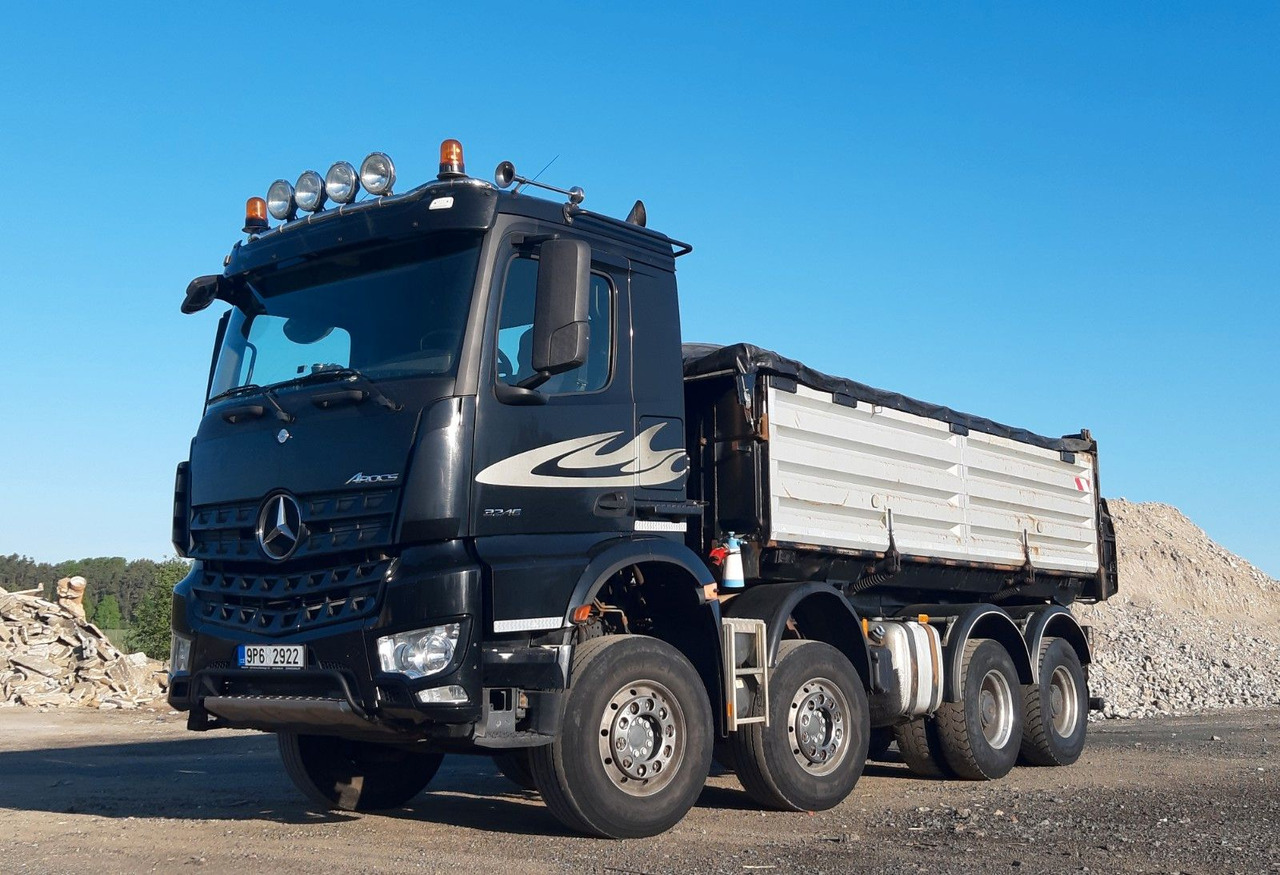Mercedes-Benz AROCS 3245 8x4 Bordmatic/ THERMO/ CRAMARO/ AHK - Kamion vetëshkarkues: foto 1 Mercedes-Benz AROCS 3245 8x4 Bordmatic/ THERMO/ CRAMARO/ AHK - Kamion vetëshkarkues: foto 1