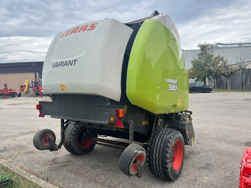Claas Variant 380 - Dengmbledhëse e rrumbullakët: foto 2 Claas Variant 380 - Dengmbledhëse e rrumbullakët: foto 2