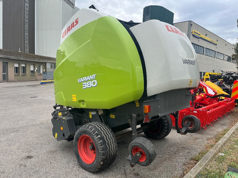 Claas Variant 380 - Dengmbledhëse e rrumbullakët: foto 3 Claas Variant 380 - Dengmbledhëse e rrumbullakët: foto 3