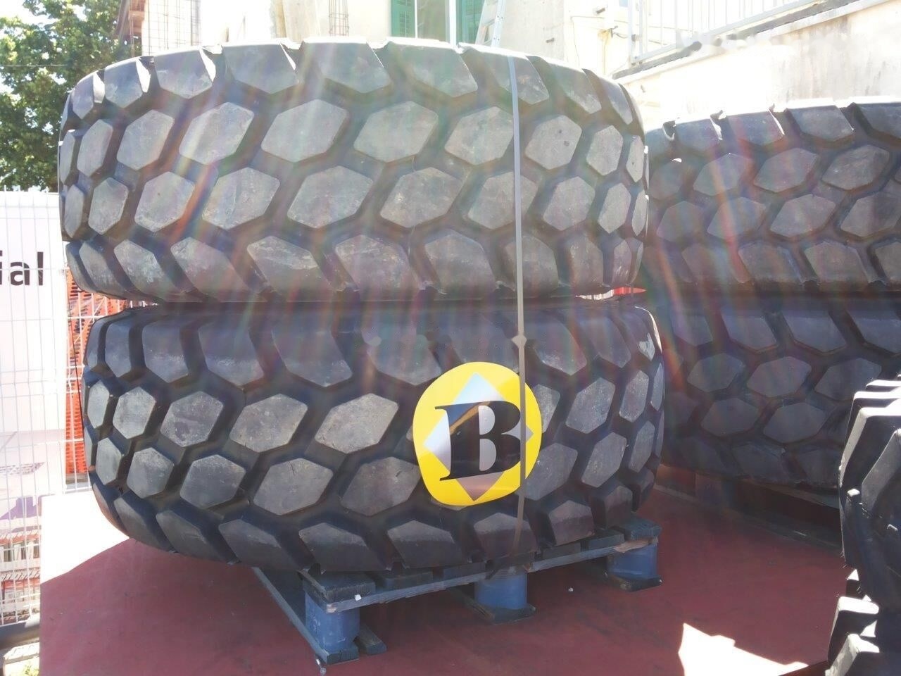 Bridgestone VJT 20.5R25 - Rrota: foto 1 Bridgestone VJT 20.5R25 - Rrota: foto 1