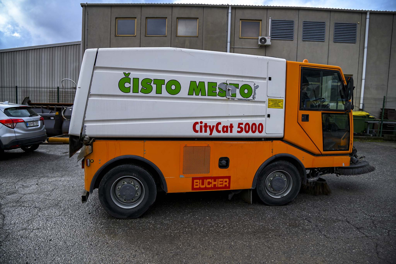 Bucher Schorling CC 5000 City Cat - Makinë fshirëse për rrugët: foto 3 Bucher Schorling CC 5000 City Cat - Makinë fshirëse për rrugët: foto 3