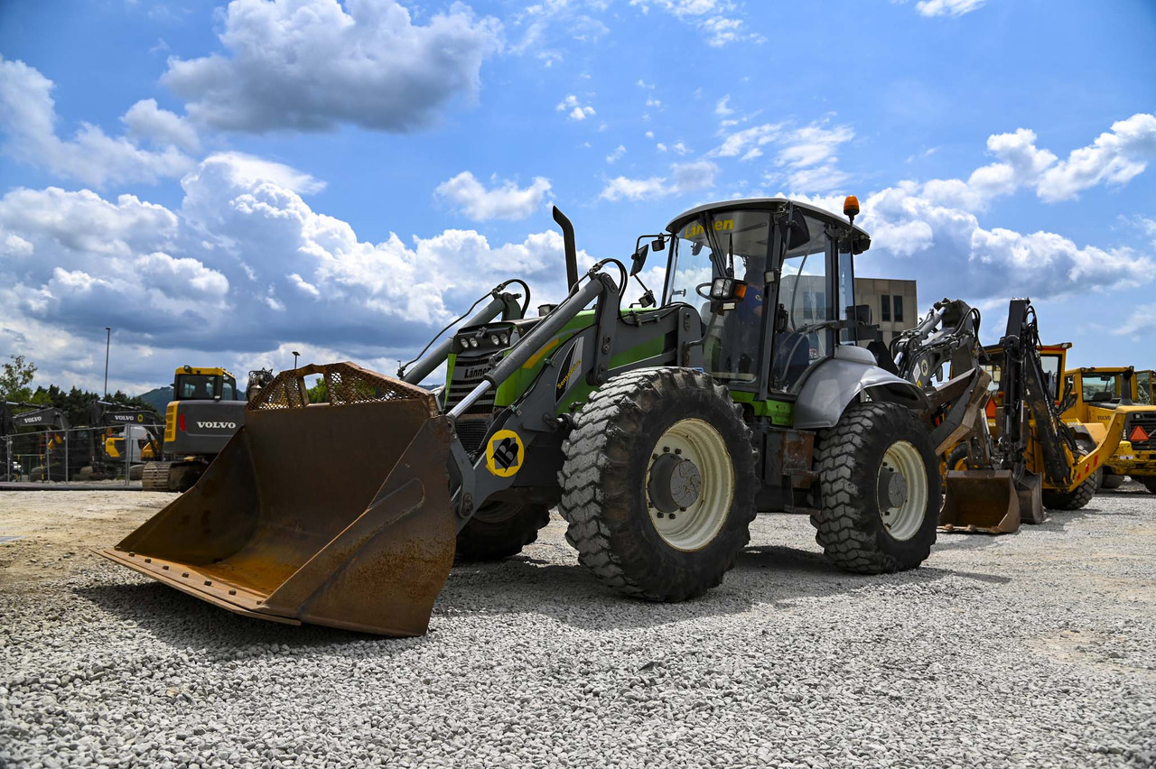 Lännen 8600E - Fadromë me shkarkim nga prapa: foto 1 Lännen 8600E - Fadromë me shkarkim nga prapa: foto 1