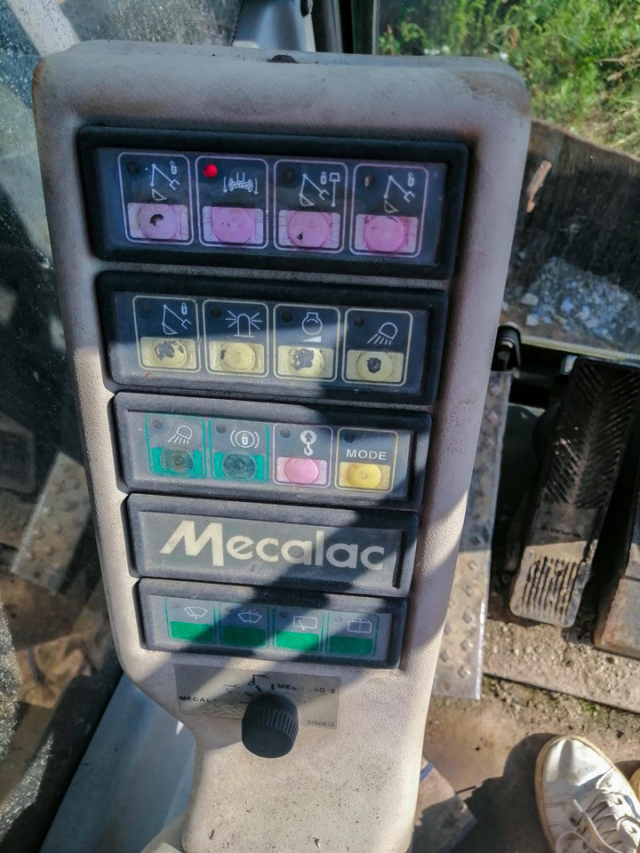 MECALAC 14 MXT - Ekskavator me goma: foto 4 MECALAC 14 MXT - Ekskavator me goma: foto 4