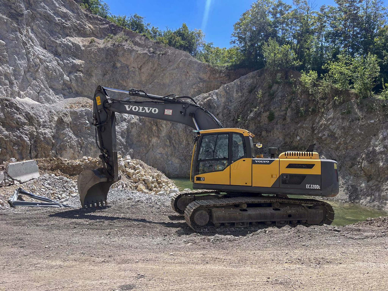 VOLVO EC220D - Ekskavator me zinxhirë: foto 1 VOLVO EC220D - Ekskavator me zinxhirë: foto 1
