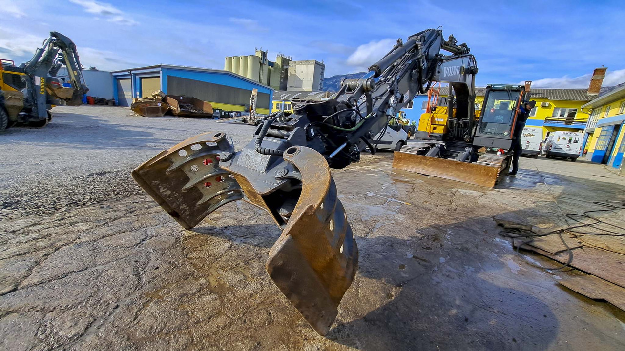 VOLVO ECR235EL - Ekskavator me zinxhirë: foto 2 VOLVO ECR235EL - Ekskavator me zinxhirë: foto 2