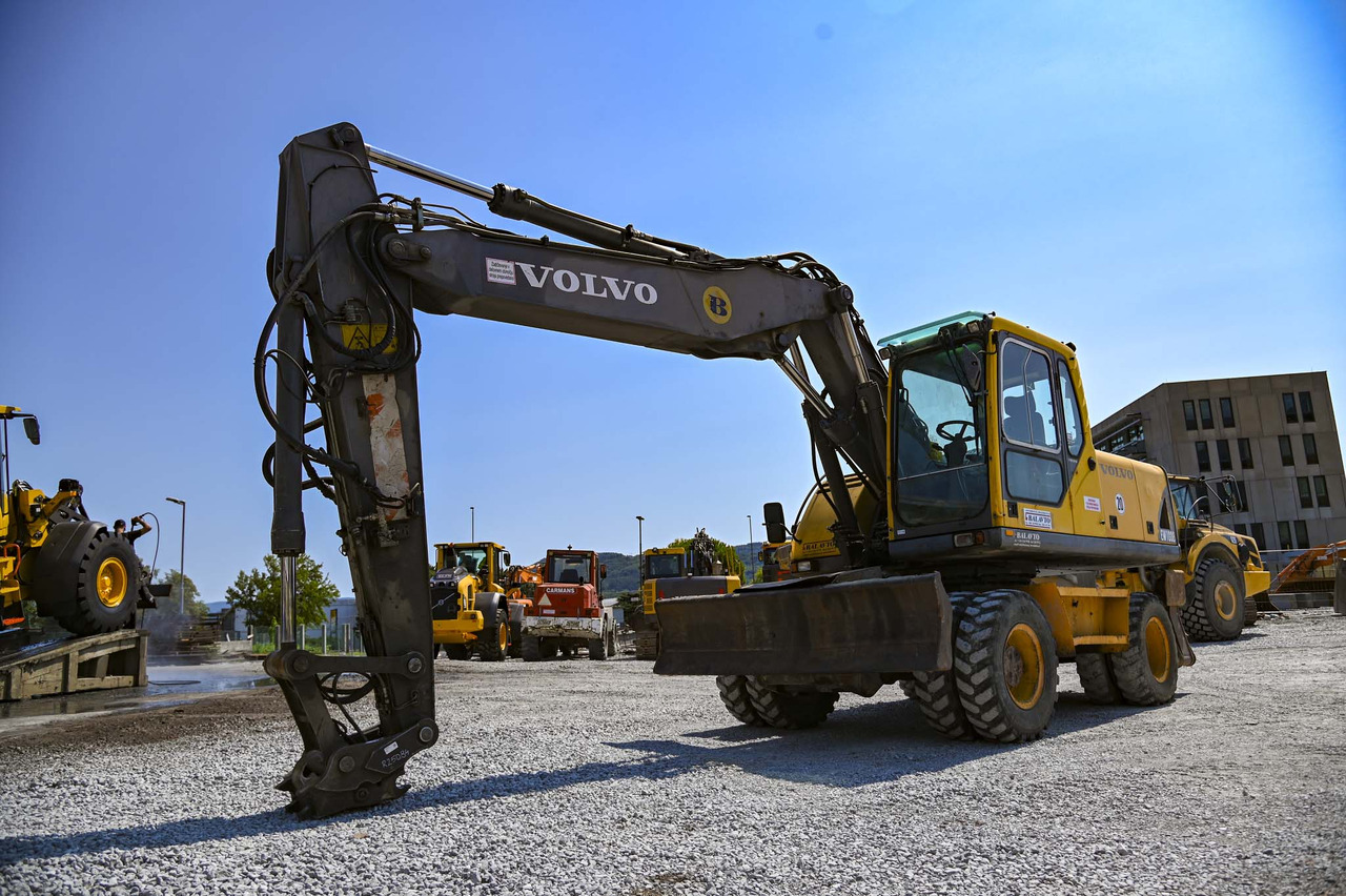 VOLVO EW180B - Ekskavator me goma: foto 1 VOLVO EW180B - Ekskavator me goma: foto 1