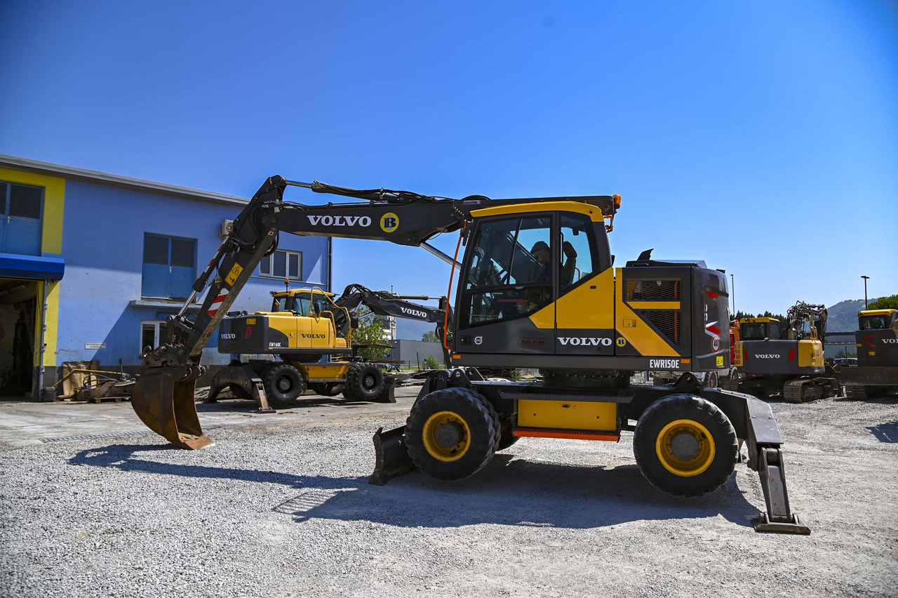 VOLVO EWR150E - Ekskavator me goma: foto 3 VOLVO EWR150E - Ekskavator me goma: foto 3