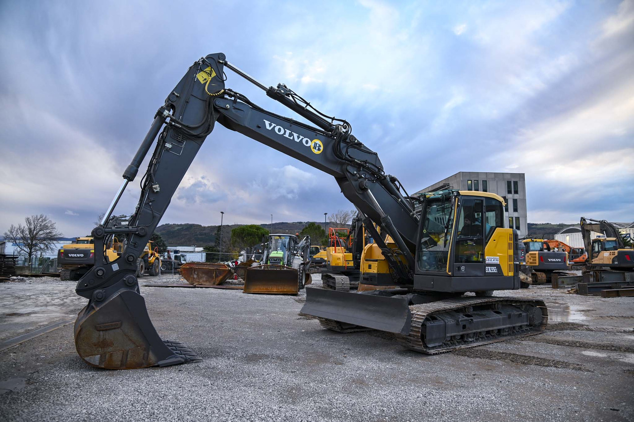 Volvo ECR235EL - Ekskavator me zinxhirë: foto 2 Volvo ECR235EL - Ekskavator me zinxhirë: foto 2