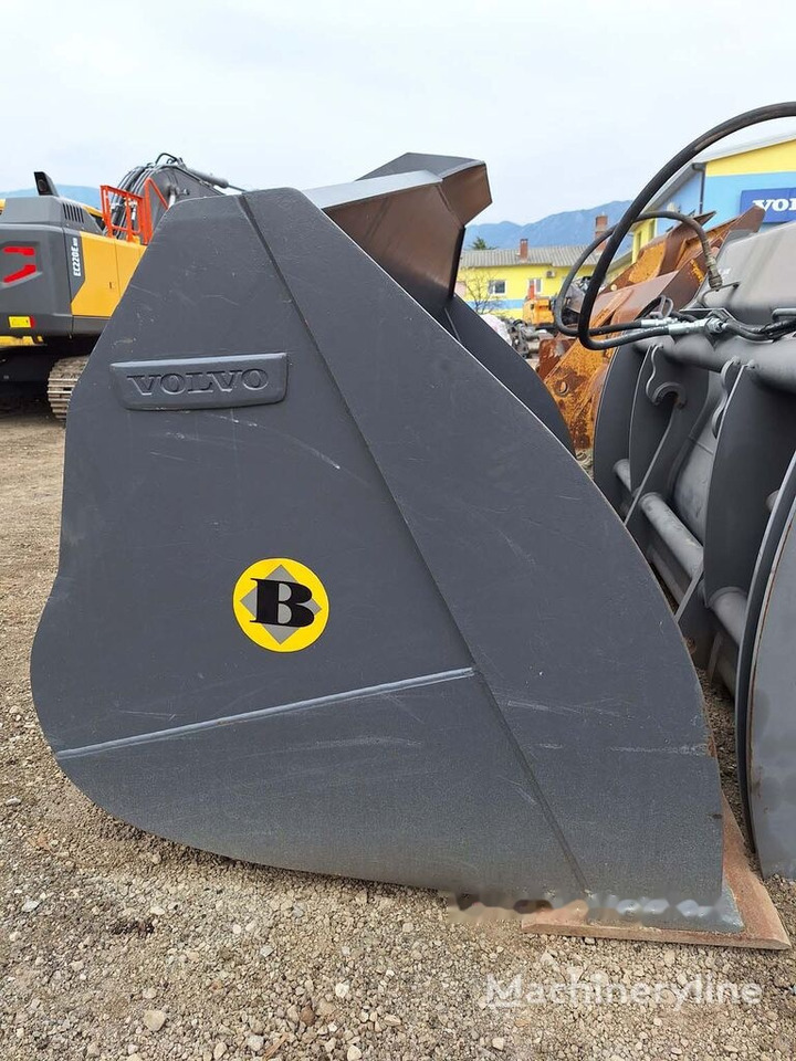 Volvo Loader bucket 3000 mm BOE - Kovë fadrome: foto 2 Volvo Loader bucket 3000 mm BOE - Kovë fadrome: foto 2