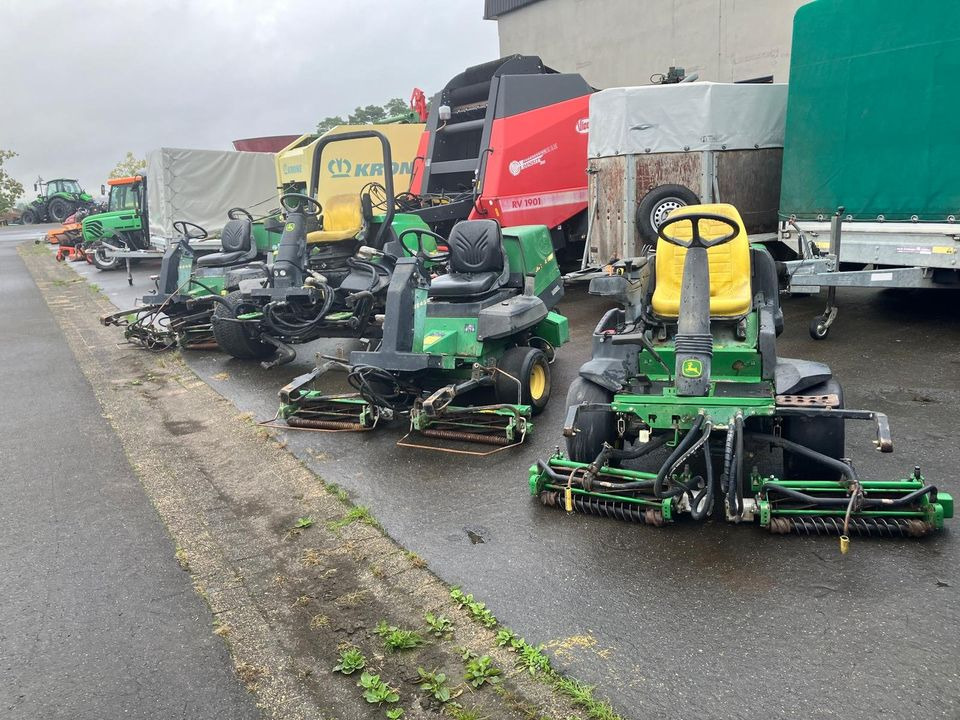 John Deere Spindelmäher, Großflächenmäher 2243, 2500A, 3235C - Korrëse bari i kopshtit: foto 1 John Deere Spindelmäher, Großflächenmäher 2243, 2500A, 3235C - Korrëse bari i kopshtit: foto 1