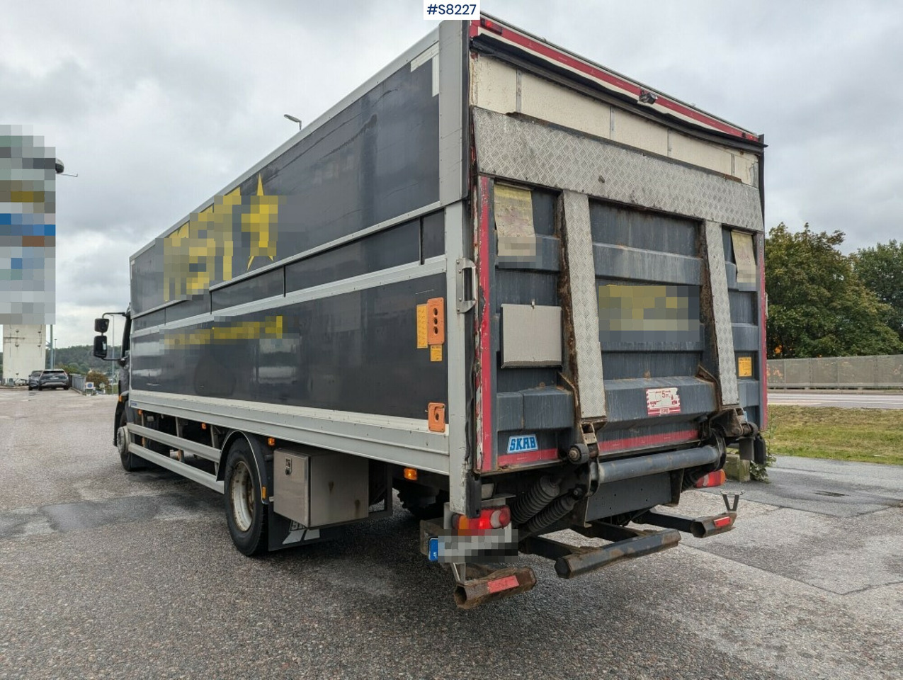 Box Truck Volvo FL height-adjustable box and tail lift - Kamion vagonetë: foto 3 Box Truck Volvo FL height-adjustable box and tail lift - Kamion vagonetë: foto 3