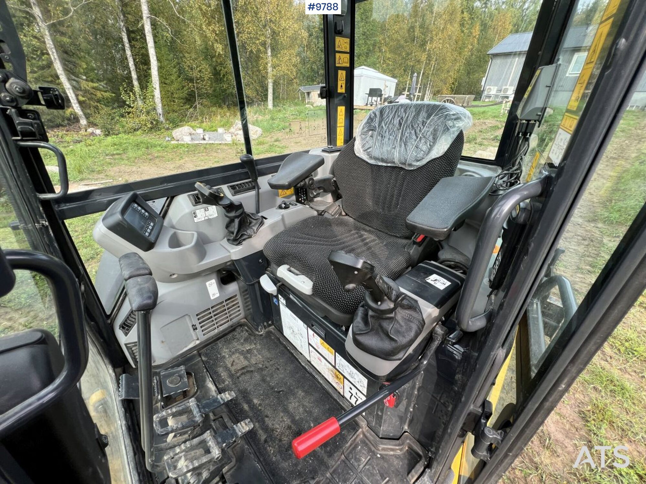 KOMATSU PC55MR-5E0 Excavator with attachments (SEE VIDEO) - Miniekskavator: foto 5 KOMATSU PC55MR-5E0 Excavator with attachments (SEE VIDEO) - Miniekskavator: foto 5