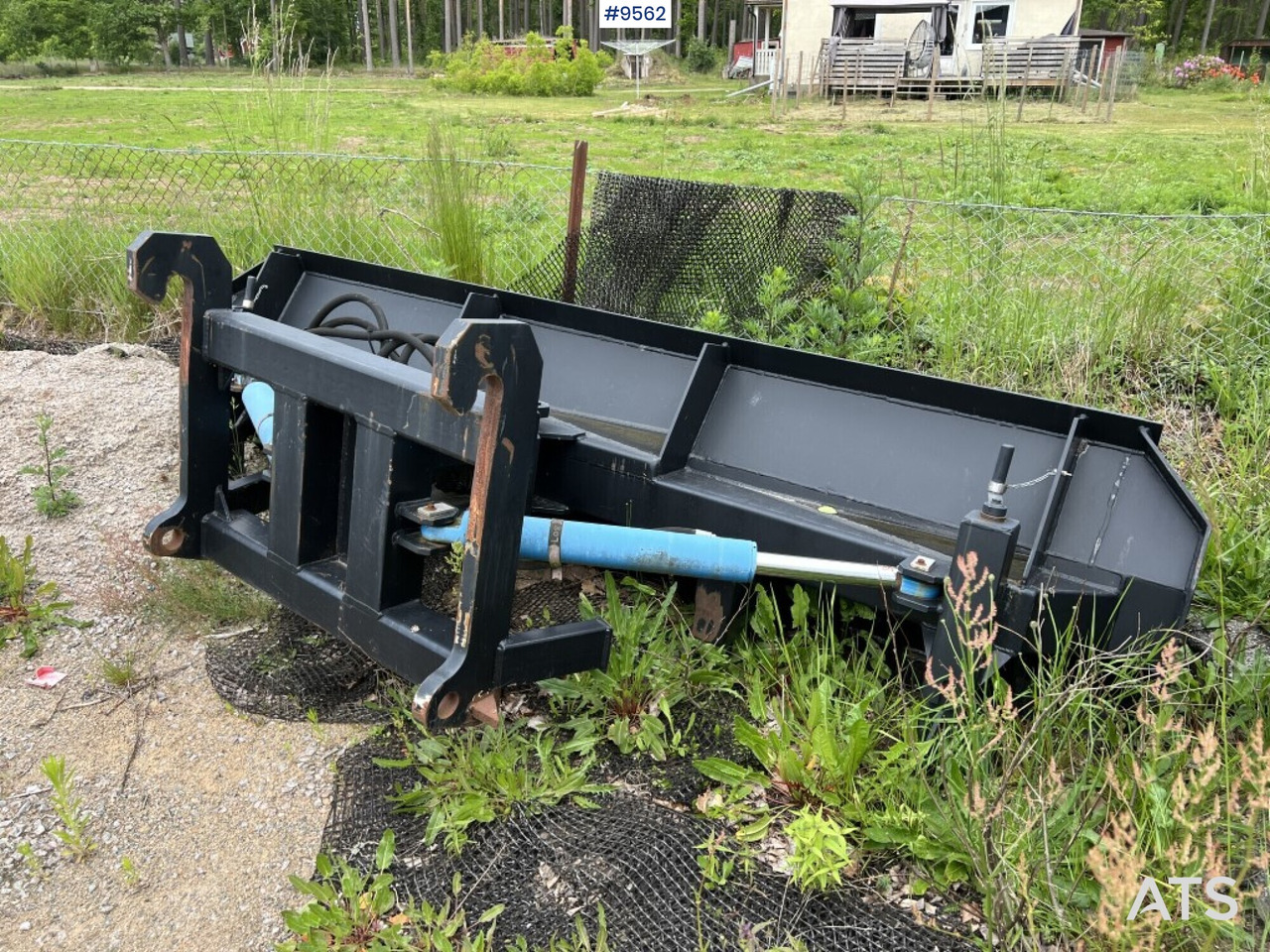 Plow - Thikë: foto 1 Plow - Thikë: foto 1